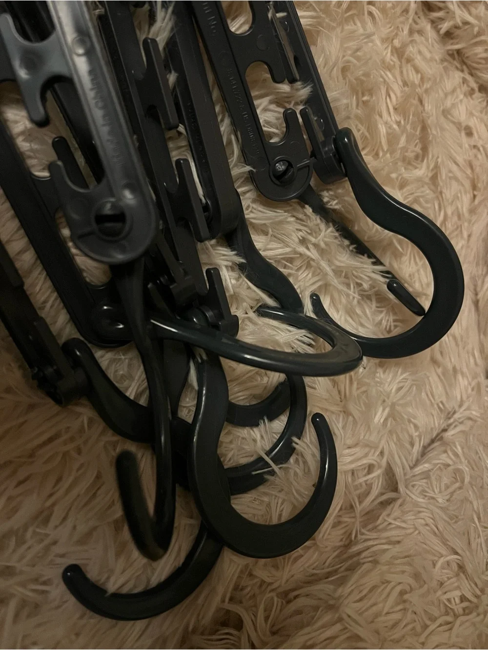 House Day Drey Sturdy Plastic Space-Saving Hangers